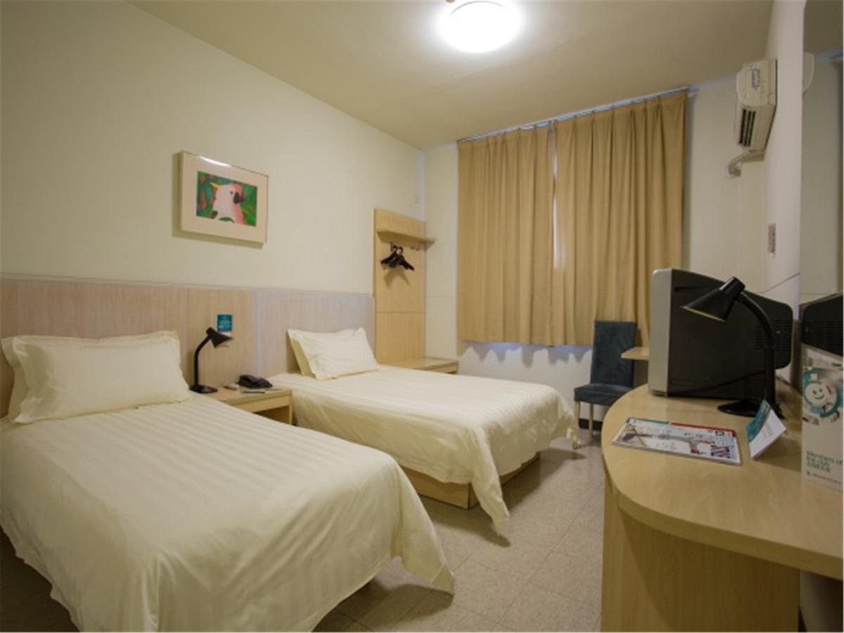 Magnolia Business Hotel Xining Railway Station Grand Cross Mojia Street Exterior photo