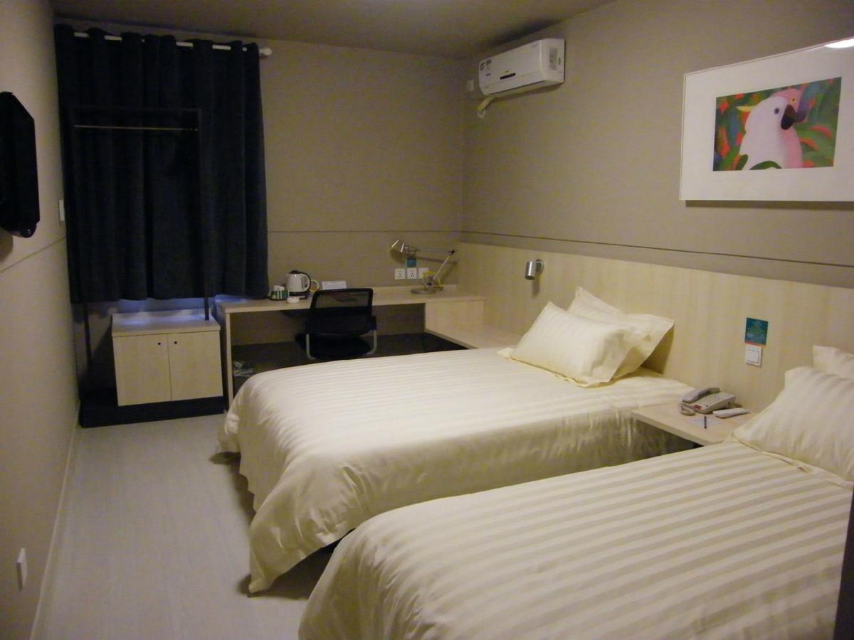 Magnolia Business Hotel Xining Railway Station Grand Cross Mojia Street Exterior photo