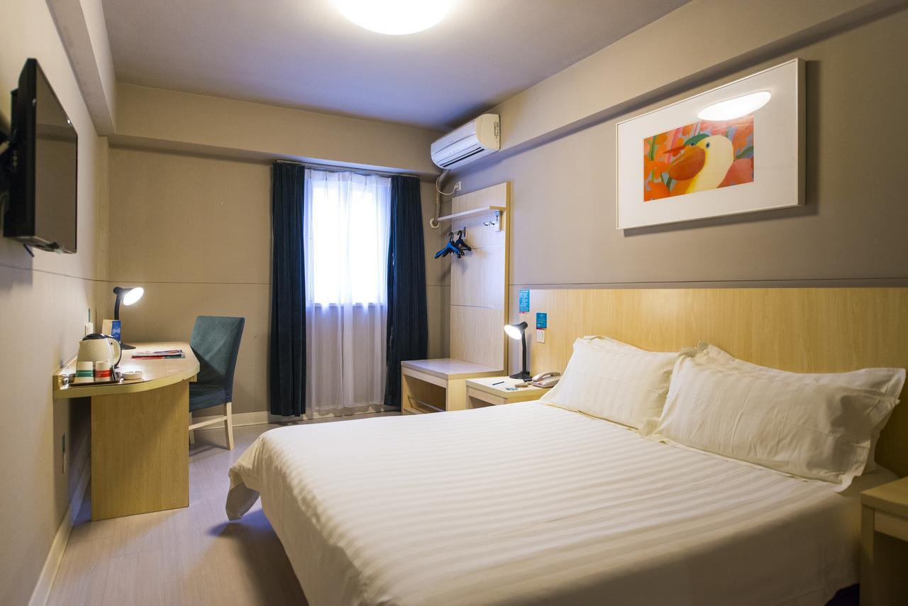 Magnolia Business Hotel Xining Railway Station Grand Cross Mojia Street Exterior photo